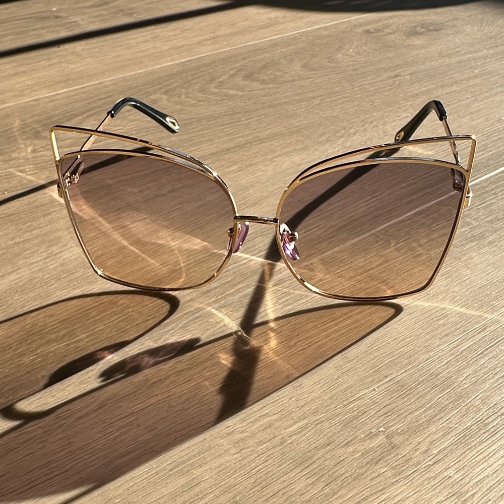 Chic Gold Sunglasses